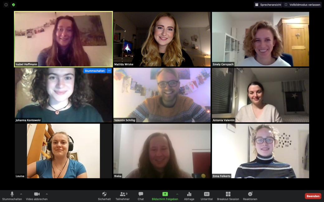 gruppenfoto-weihnachtsfeier